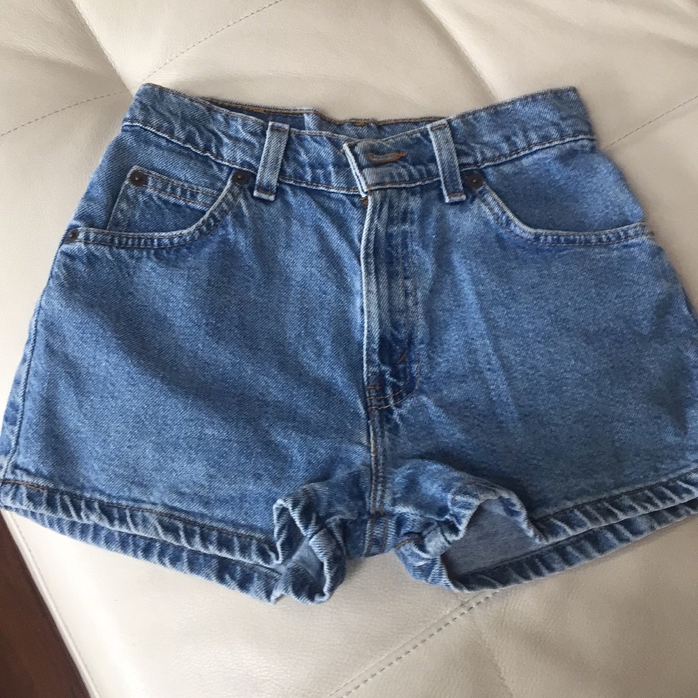 Girl jean short.